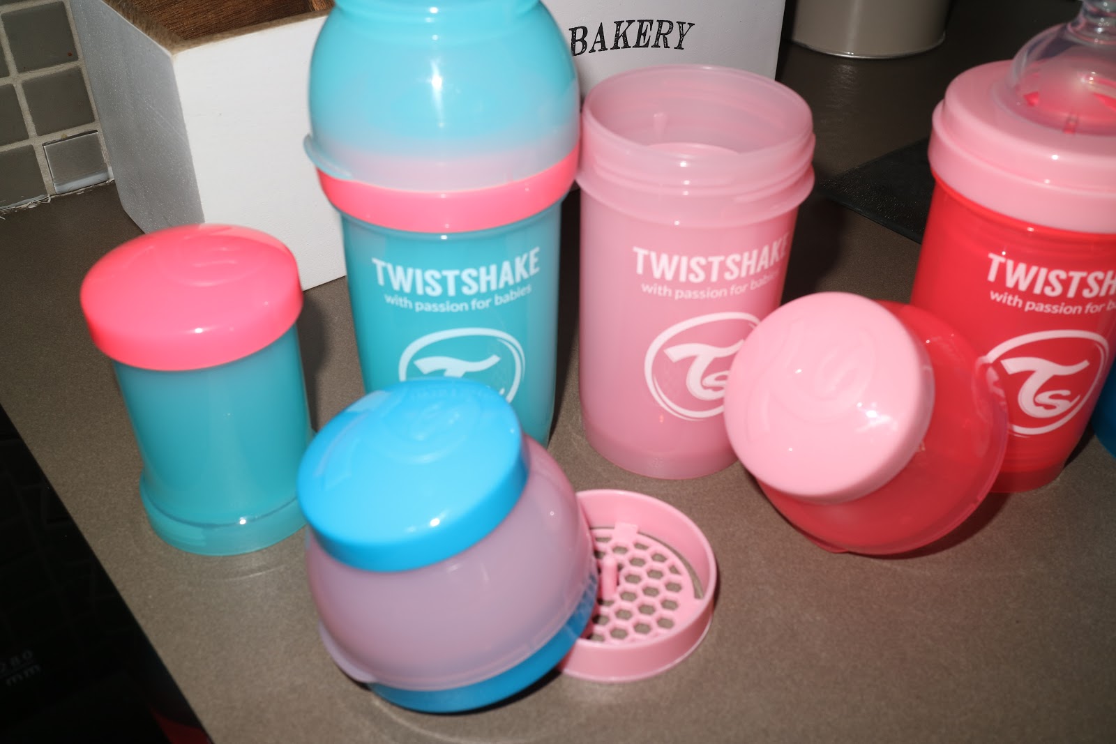 Banc de touche pour les biberons Twistshake - ClaireMakeupAndCo